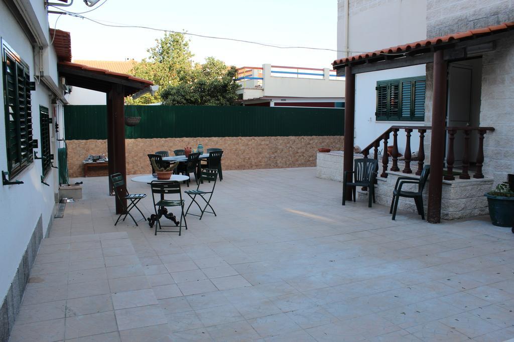 Hostel Casa Lucas Charneca  Extérieur photo